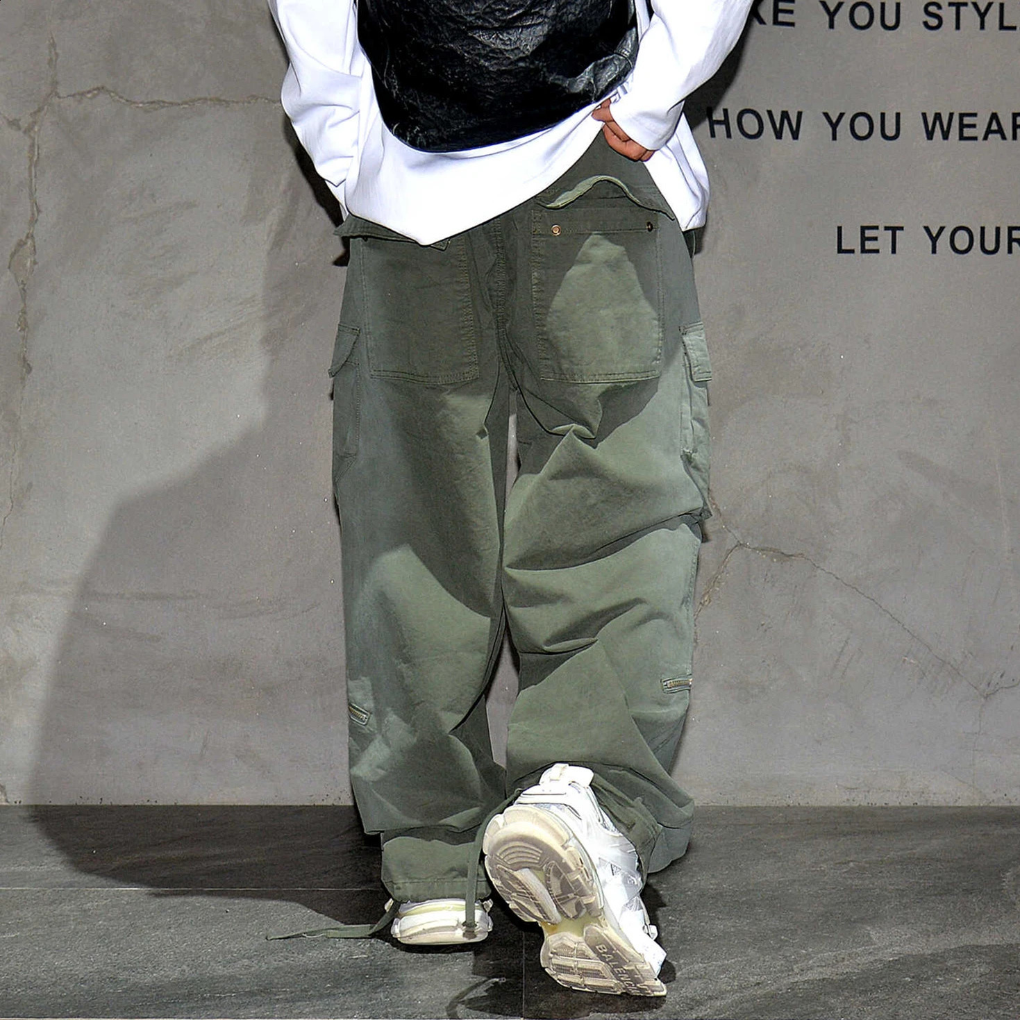 High Quality Multi-Pocket Cargo Pants Men Japanese Fashion Baagy Pants High Street Skateboard Stacked Pants Harajuku Trousers 241010