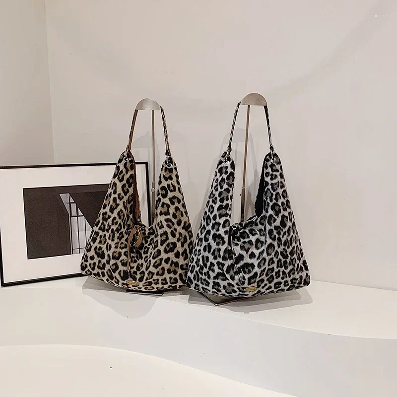 2025 NEW Hobo High Quality Leopard Print Women's Large Capacity Autumn And Winter Niche Crossbody Bag Casual Commuting Dumpg fashionable item zha