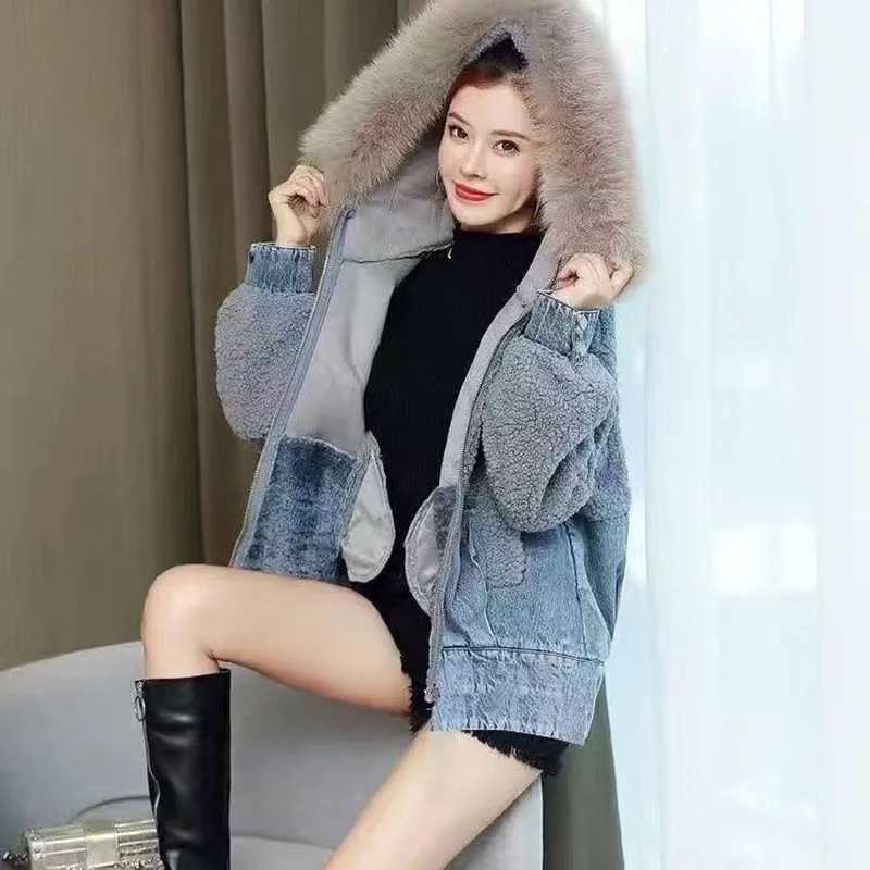 2024 New Hooded Plus Velvet Denim Stitching Cotton-padded Jacket Women Winter Korean Loose Embroidery Lamb Wool Coat FemaleX241018
