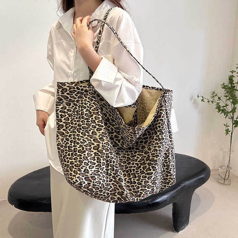 Large capacity tote bag, fashionable trendy leopard print women's bag, shoulder bag, artistic versatile denim canvas bag 241015