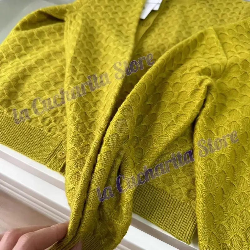 Customize girls cardigans for the autumn and spring season cherry knitted childrens clothing autumn y girls cardigans 241017