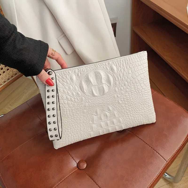 Fashion womens clutch bag PU leather envelope bag luxury wrist wallet soft designer womens handbag wholesale wallet Z241018
