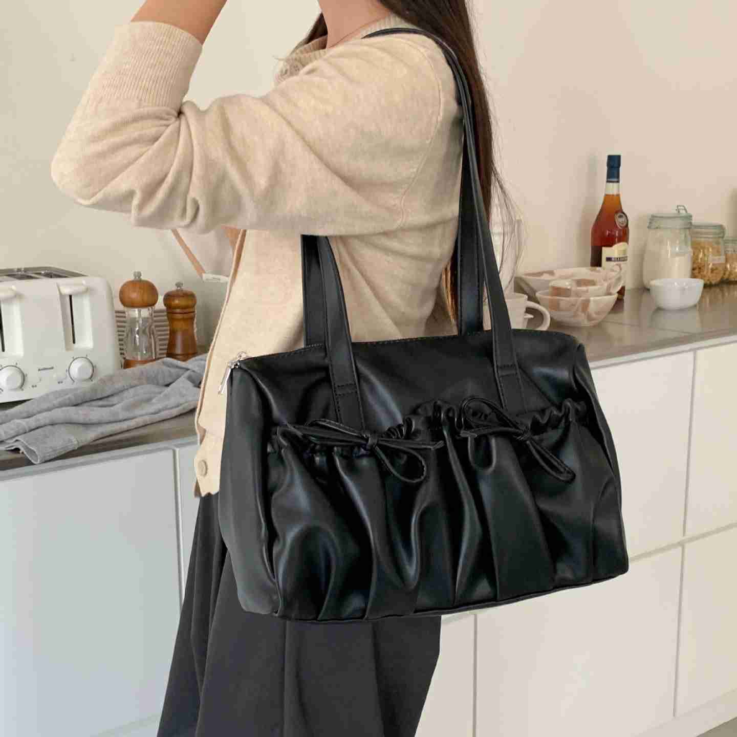 Korean version autumn winter underarm bag with pleated bow, fashionable versatile hand-held shoulder bag 241015