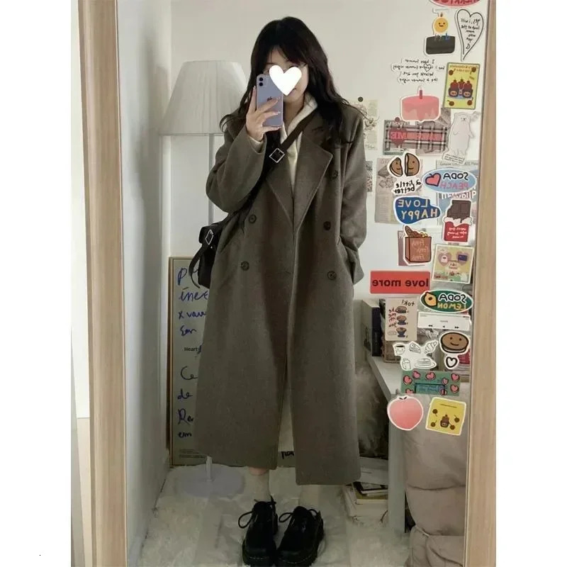 Womens Mediumlength Overcoat Black Woolen Jacket Student Korean Style Loosefit Slimming Thickened Wool Winter 241018