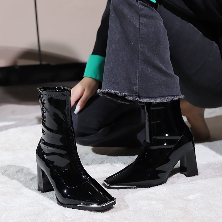 Black square toe high-heeled Martin boots for women, 2024 autumn and winter new item, patent leather temperament, slimming and versatile square heel s
