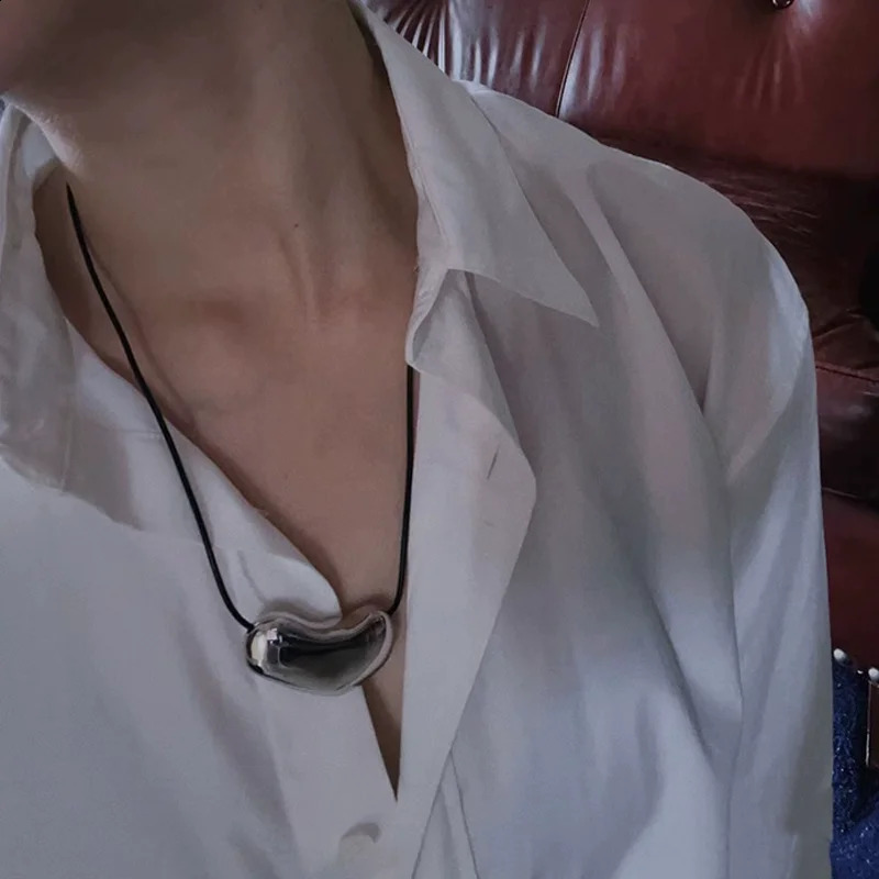 Brass rope chain large irregular heart-shaped pendant necklace womens jewelry punk runway rare dress Bohemian Japan Korea 241018