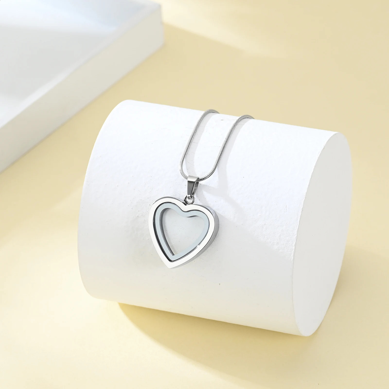 Glass Heart Urn Necklace Womens Love Cream Ash Gem Keepsake Commemorative Jewelry 241018
