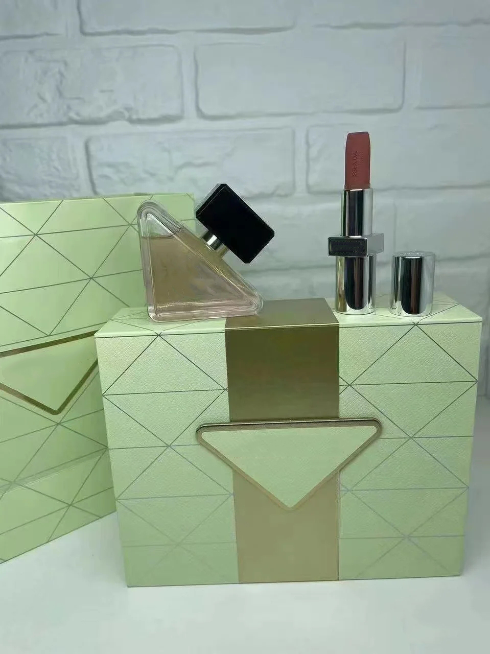 Perfume 50ml Lipsticks 3.8g Makeup Gift 2pcs Sets B101 B03 Matte Lipbalm Parfum Fragrance Cosmetics Daily Life Wear Lady Festival GiftS ness Green Box