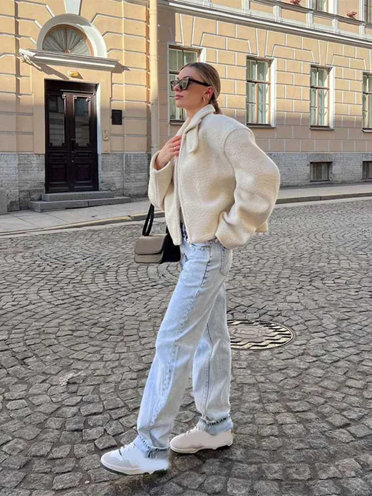 Fashion White Lamb Wool Women Short Jackets Chic Lapel Long Sleeve Zipper Loose Coats 2024 Autumn Female Solid Street OutwearX241018
