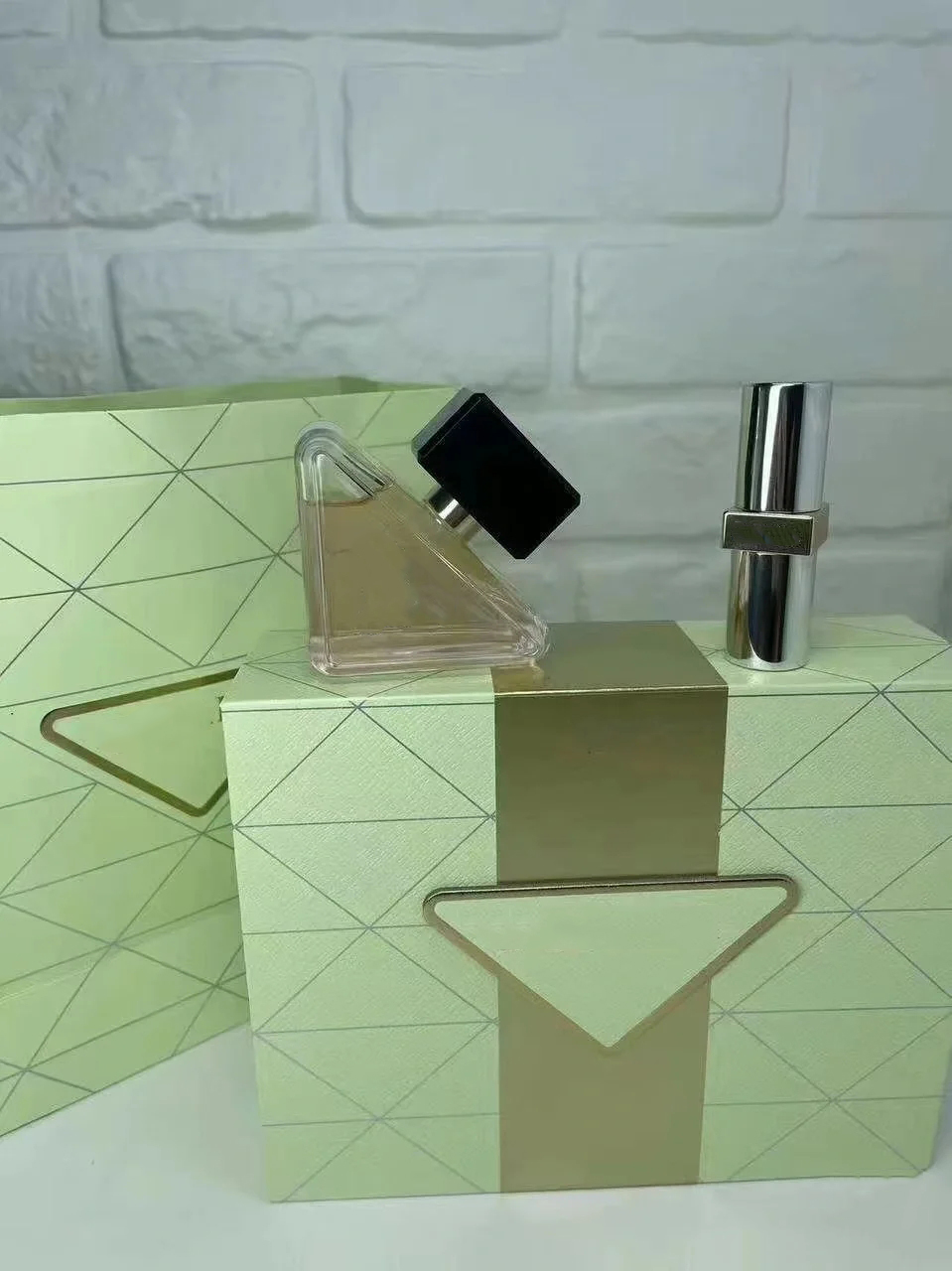 Perfume 50ml Lipsticks 3.8g Makeup Gift 2pcs Sets B101 B03 Matte Lipbalm Parfum Fragrance Cosmetics Daily Life Wear Lady Festival GiftS ness Green Box