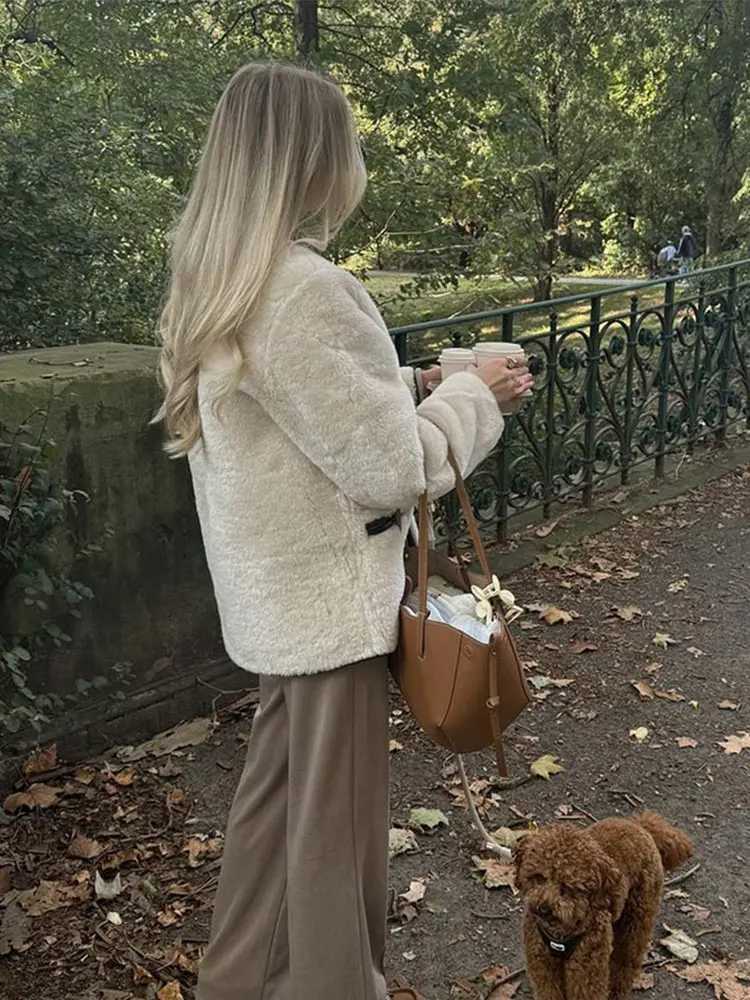 Women Fashion Solid Lamb Wool Coat Casual O-neck Buttons Long Sleeve Double Pocket Plush Jacket Autumn Winter New Lady OuterwearX241018