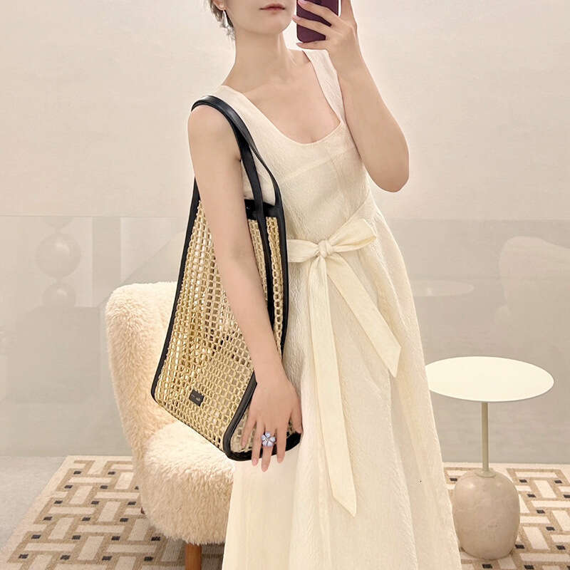 New Brand Design Straw Handbags Fashion Hollow Casual Women Beach Large Capacity Commuter Women's Tote Bag