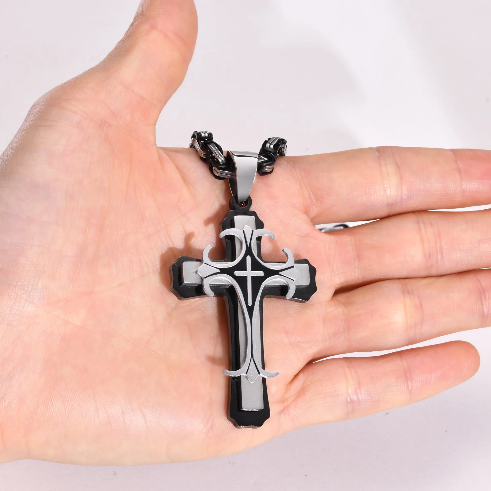 Vnox Mens Cross Necklace with 4MM Byzantine Chain Punk Rock Stainless Steel Catholic Cross Pendant Religious Jewelry 241018