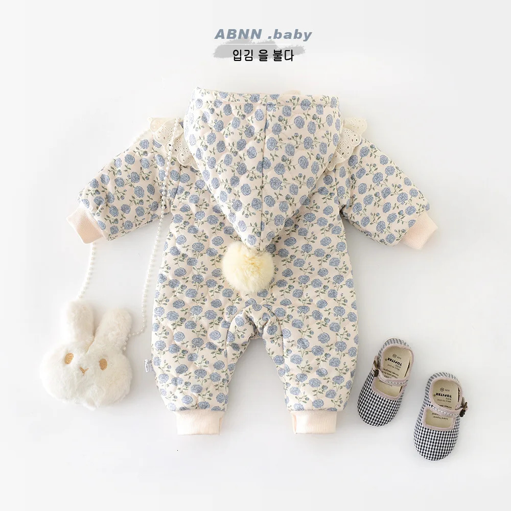 Winter Baby Girls Jumpsuit Lace Floral Cotton Padded Warm Hooded born Girls Bodysuit Pointed Hat Infant Girls Rompers 241008