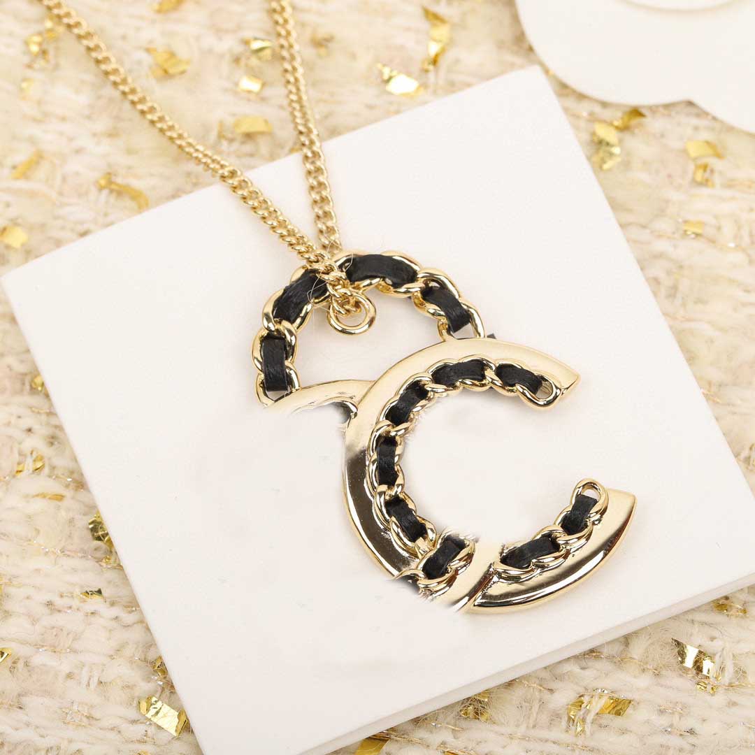 2025 Luxury quality charm pendant necklace with black genuine leather in 18k gold plated have stmap PS7733B