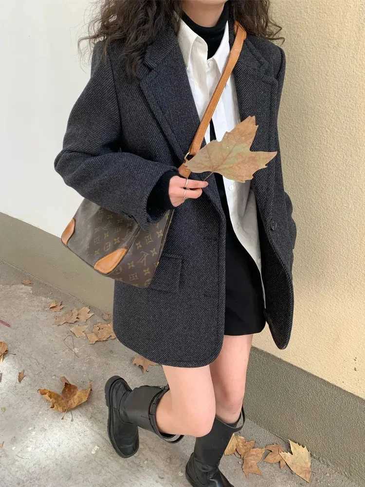 Winter Korean Woolen Suit Coat Thick Single Breasted Women Mid Length Jackets Warm New Loose Vintage Wool Blend Casaco OvercoatX241009