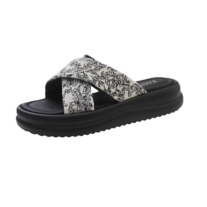 New Chinese Style Thick Soled Slippers For Women S Summer Outerwear Fashion New High End Beach Sandals With A Middle Heel Ddmythur