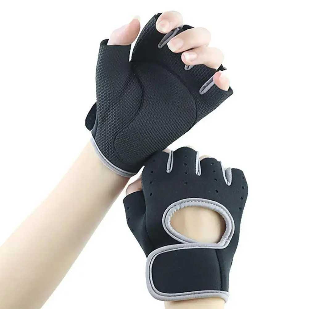 Half finger exercise and fitness gloves weightlifting exercise and fitness glovesW241018