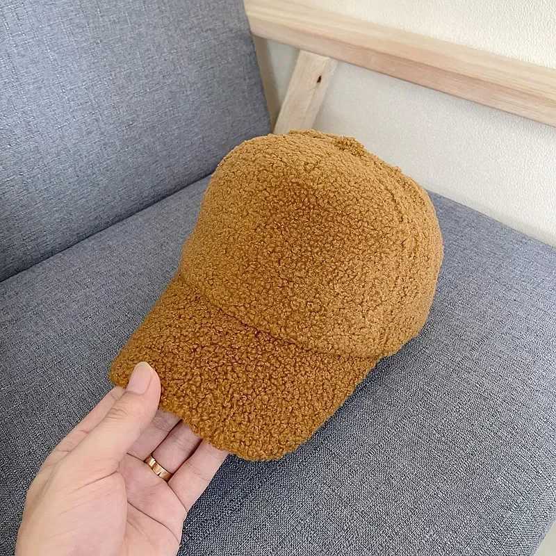 New Winter Women Baseball Cap Artificial Lamb Wool Hats Version Tide Warm Cap Plush Baseball Caps Autumn Baseball Cap for WomenX241018