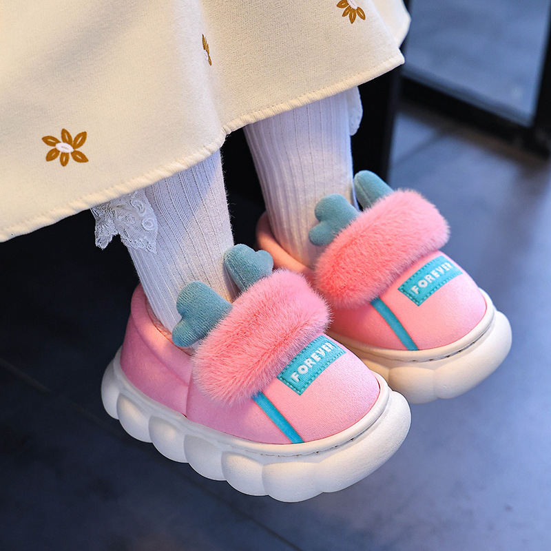 Children's cotton slippers for boys 2024 new autumn and winter home warm and cute boys' medium to large children's fur slippers