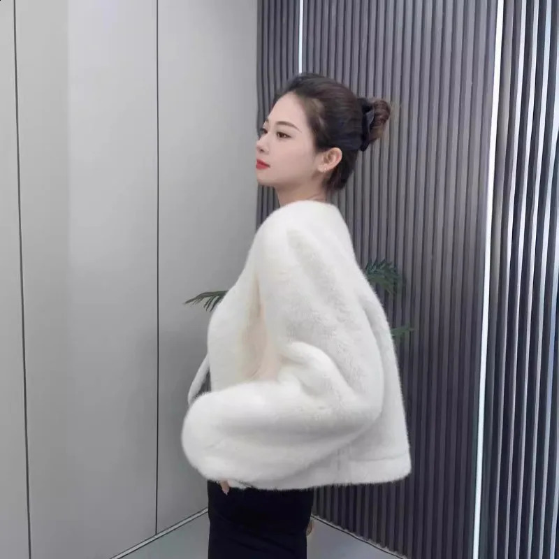 Womens European and American Short sleeved V-neck European Mink Velvet Fashion Matching Fur Eco friendly Plush Jacket 241018