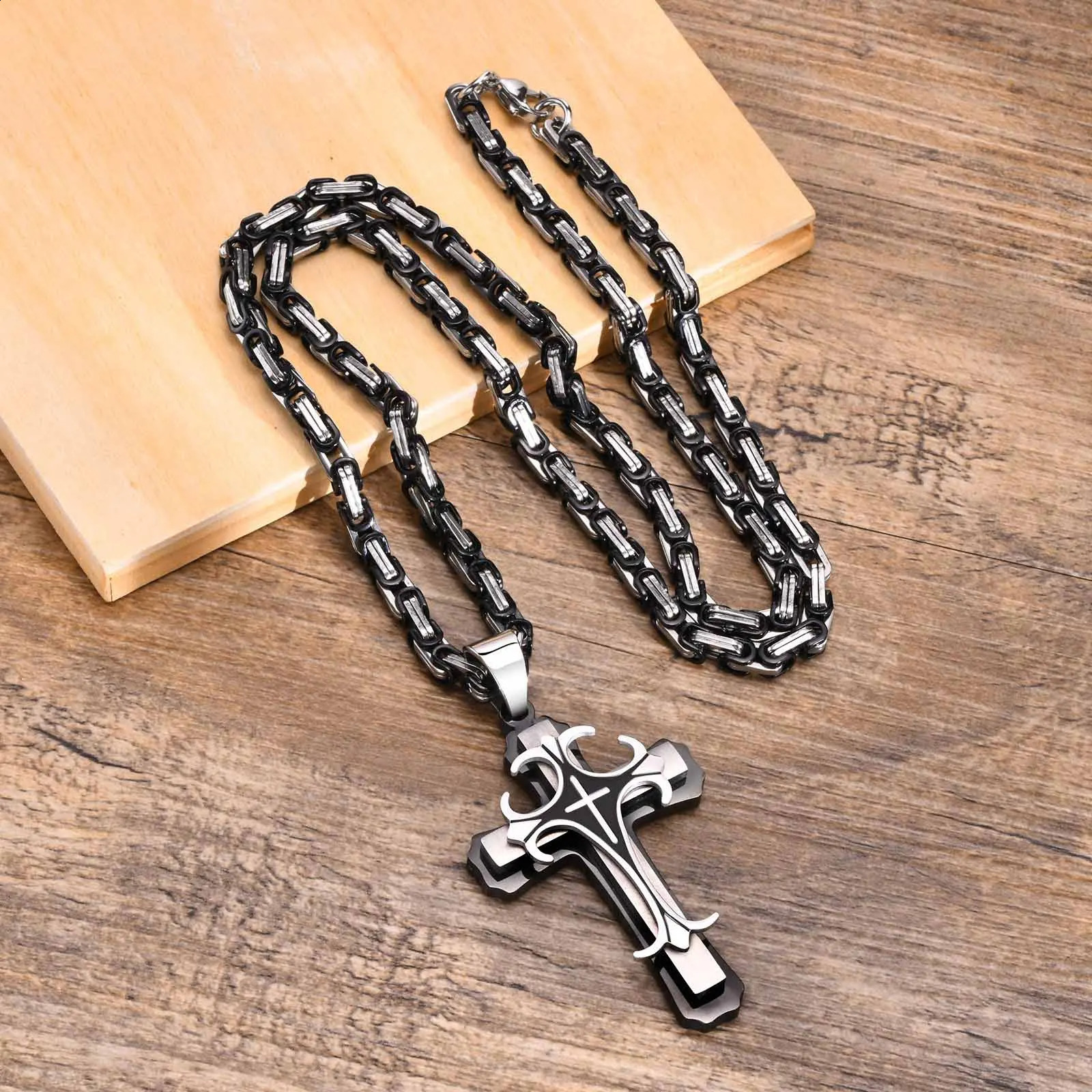 Vnox Mens Cross Necklace with 4MM Byzantine Chain Punk Rock Stainless Steel Catholic Cross Pendant Religious Jewelry 241018