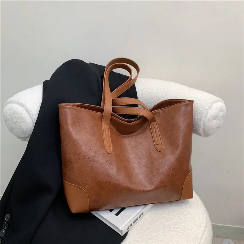 Retro Large Capacity Soft Leather Shoulder Bag Handbag Winter Versatile Commuting Shoulder Bag Underarm Tote Shoulder Bag 241009