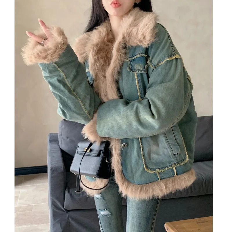 Autumn and Winter Highquality Cotton Retro Style Big Fur Collar Womens Denim Jacket Thick Loose Soft Comfortable 241018
