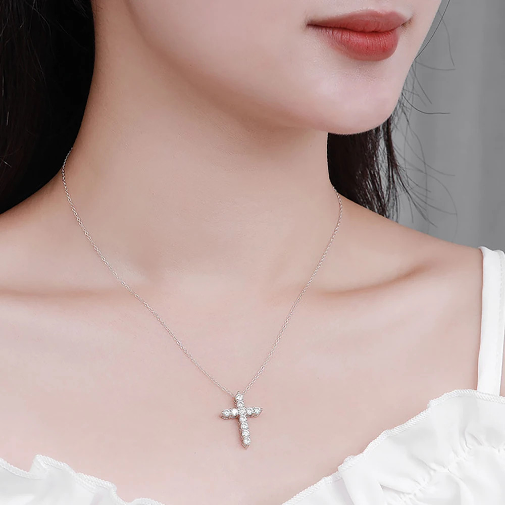 Serenity 3mm D Moir Womens Cross Necklace S925 Silver Sparkling Laboratory Diamond Jesus Pendant Necklace Chain Exquisite Jewelry 241018