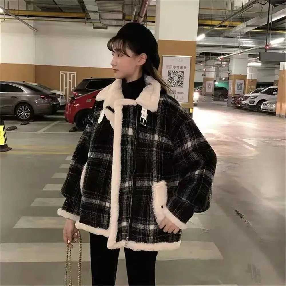 Plus Velvet Thicken Cotton-Padded Coat For Women Autumn Winter Warm New All-Match Loose Plaid Lamb Wool Woolen Jacket ClothesX241018