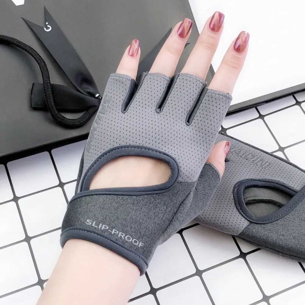 1. Fitn sports gloves with both hands high elasticity anti slip dumbbell breathable glovesW241018