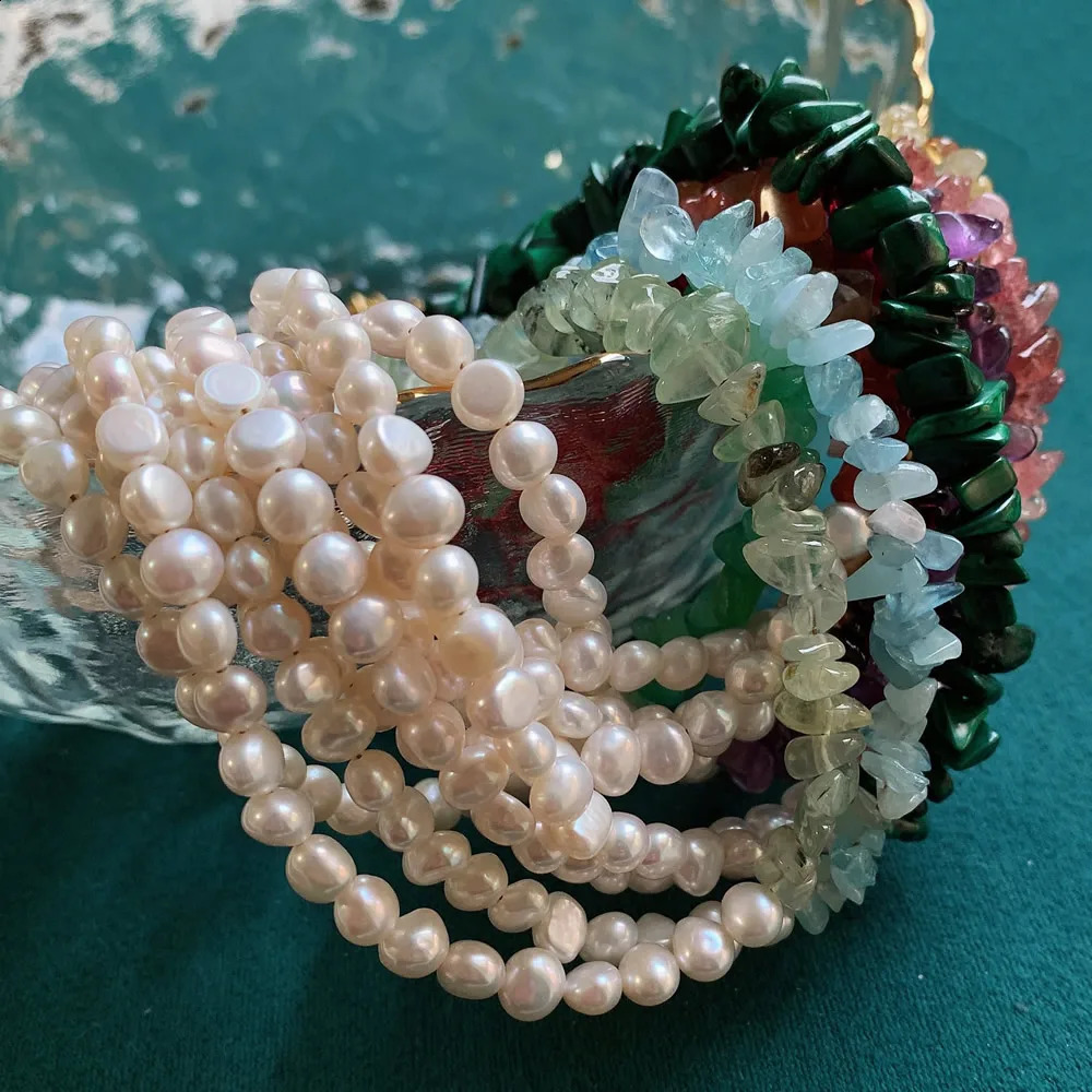 Elegant natural Baroque pearl necklace suitable for women irregular chips rock crystal stones natural freshwater pearl necklace 241018