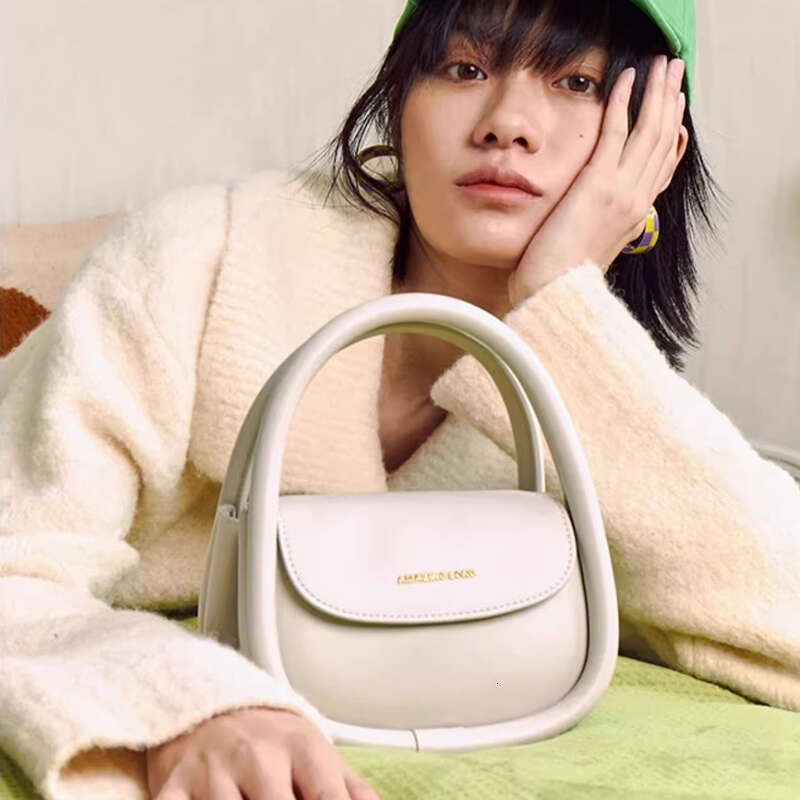 2024 New Aron Color Small Size Handbag Genuine Leather Summer Leisure Wrist Commuter Women Messenger Bag