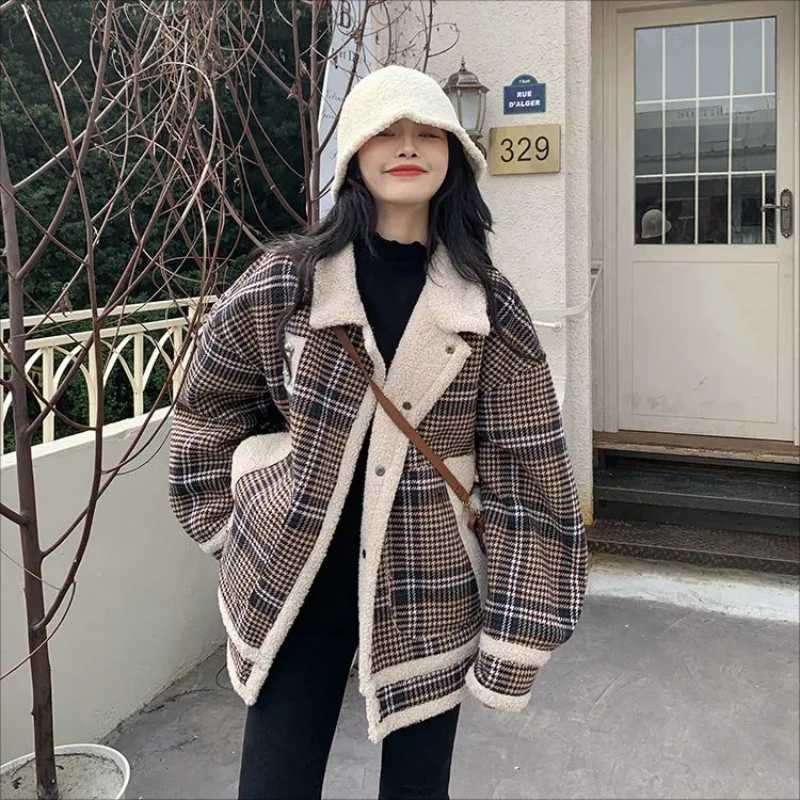 2023 new imitation lamb wool cotton-padded coat winter new retro design plaid warm womens jacketX241018