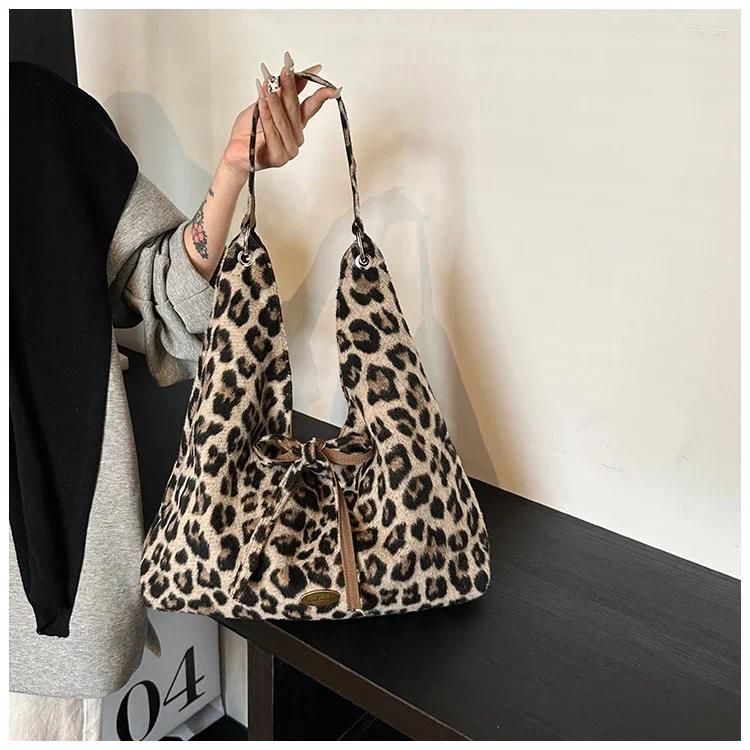 2025 NEW Hobo High Quality Leopard Print Women's Large Capacity Autumn And Winter Niche Crossbody Bag Casual Commuting Dumpg fashionable item zha