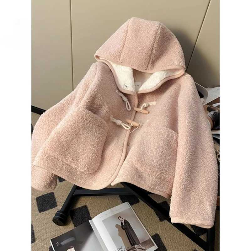 Lamb Wool Jacket Korean Style Thickened Large Pocket Hooded Cowhide Button Plush Top Womens New Autumn 2024X241018