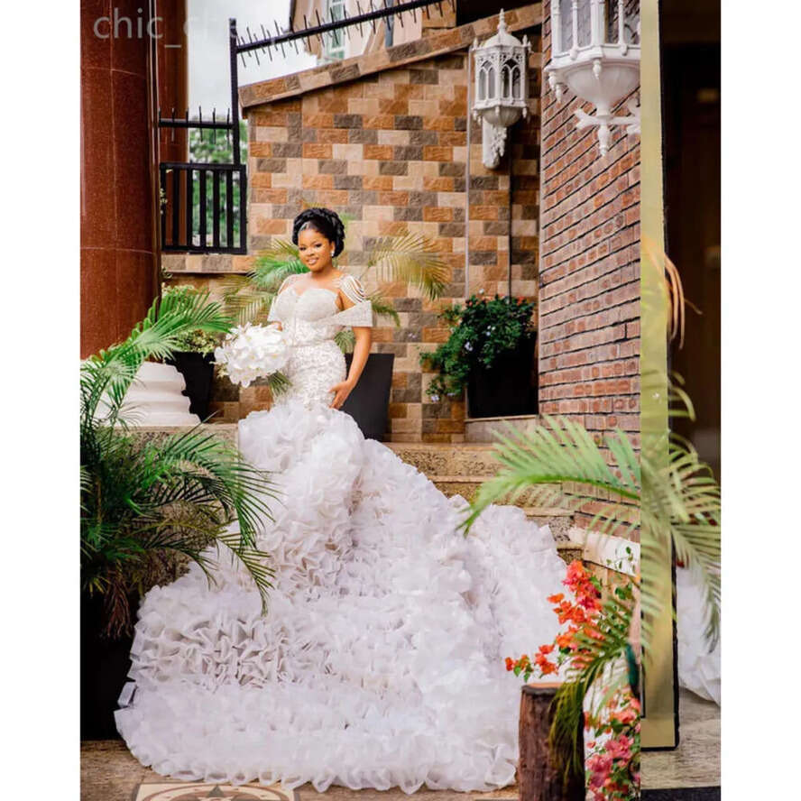 Ebi Plus Arabic Aso Size Urious Wedding Dress Beaded Crystals Lace Organza Tiers Bridal Gowns Dresses ZJ Es es