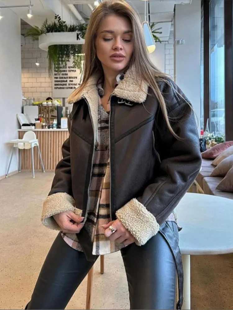 Chic Brown Lamb Wool Spliced Leather Jacket Women Casual Lapel Long Sleeve Short Warm Coat 2024 Autumn Winter Lady New OuterwearX241018