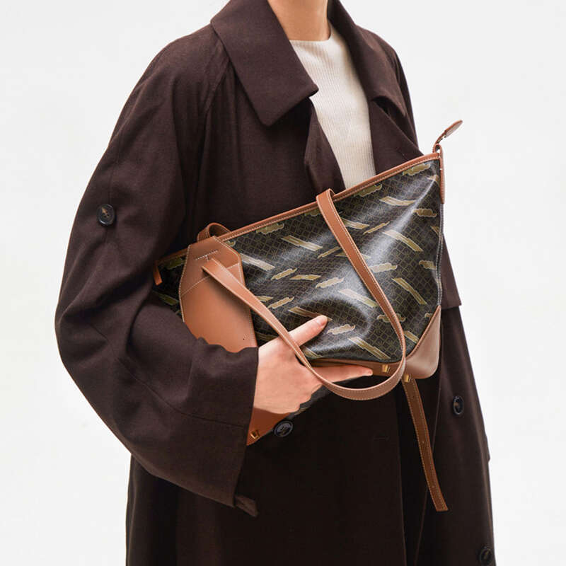 High Capacity Commuting Handbag Fashion Retro Style Tote Bag Brand Design Printing Classic Women Shoulder Bags