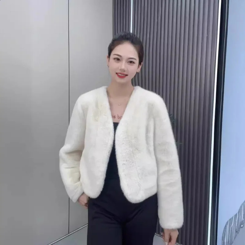 Womens European and American Short sleeved V-neck European Mink Velvet Fashion Matching Fur Eco friendly Plush Jacket 241018