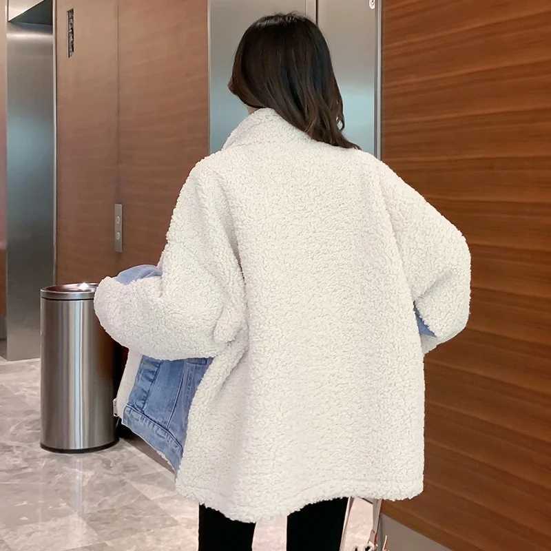 Outerwear Winter Stand Collar Patchwork Faux Lamb Wool Denim Coat High Street Women Thicken Boyfriend Style Loose Casual JacketX241018