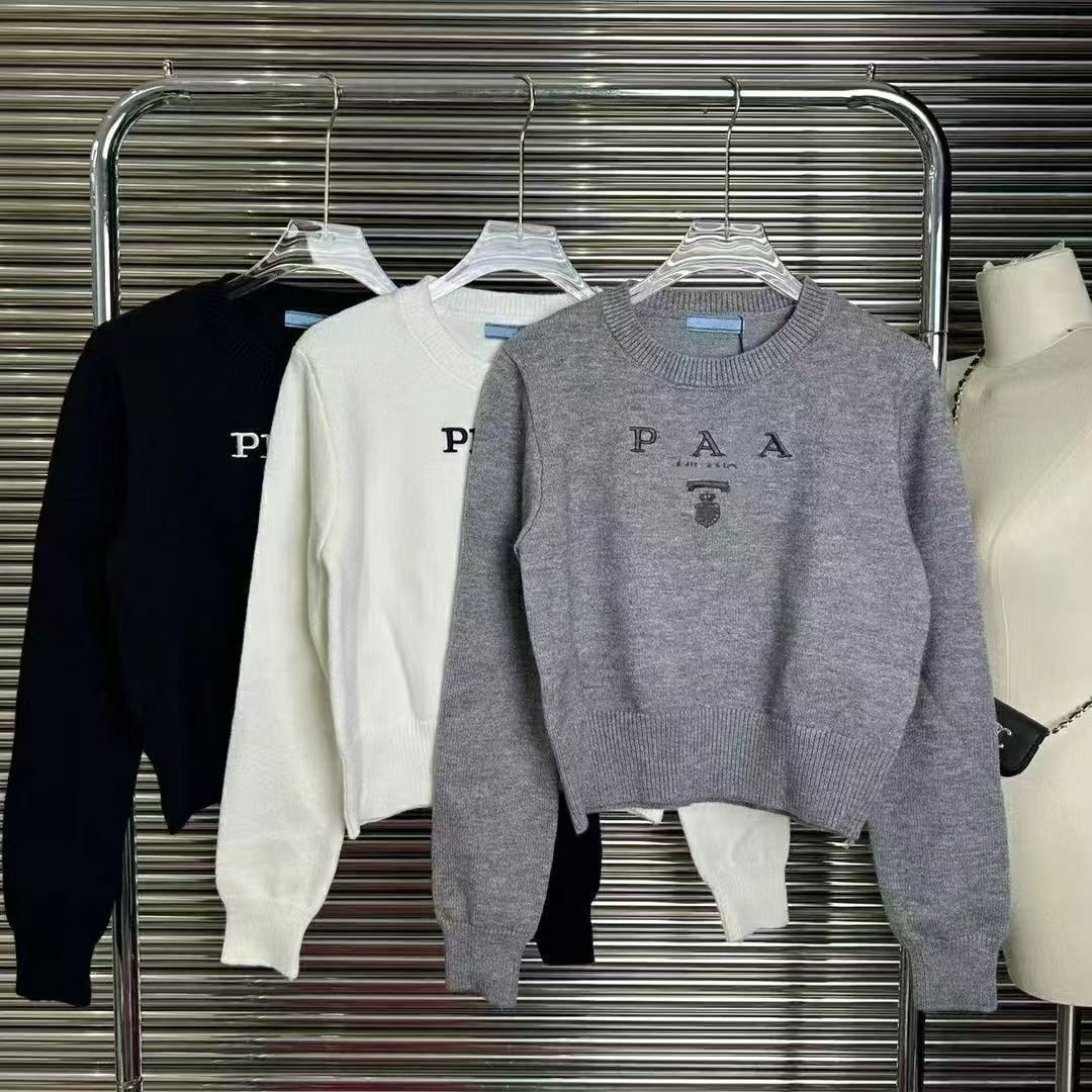 Designer sweater tops Womens designer clothing Fashionable slim fit embroidered round neck sweater letter knit sweater short sleeved top sweaters