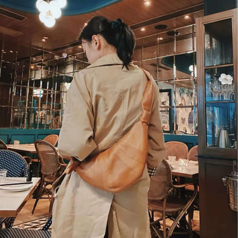 Fashion Brand Design Croissant Retro Style Commuter Messenger Bag luxury bag New Genuine Leather Women Shoulder Bags
