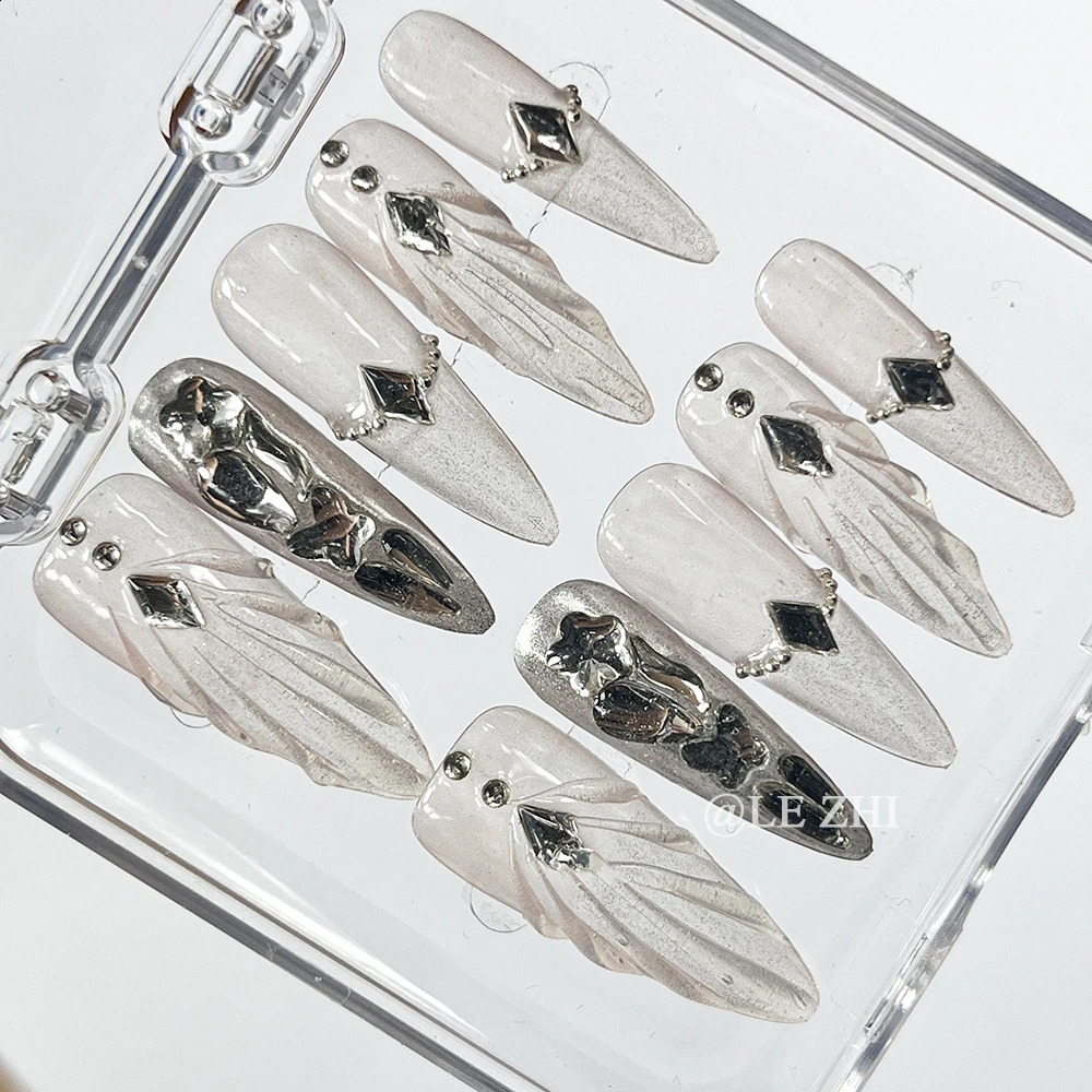 Fashion Dark Wind Wearable Press on Nails Retro Style Rhinestones Detachable Reusable Full Cover Nail Tips 241017