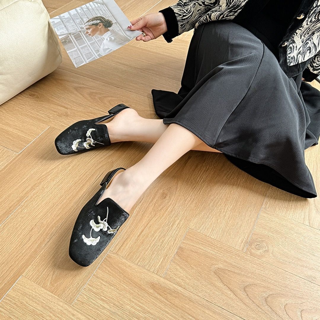 New Chinese Style Embroidered Muller Slippers Women S Outerwear New Flat Bottomed And Versatile Toe Sandals For Summer Ddmythur