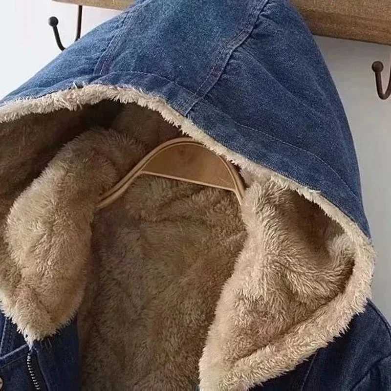 2024 New Winter Women Lamb Fur Parka Coat Warm Hooded Fur Denim Jacket Casual Jean Coat Female Thick Warm Denim Jacket X189X241018