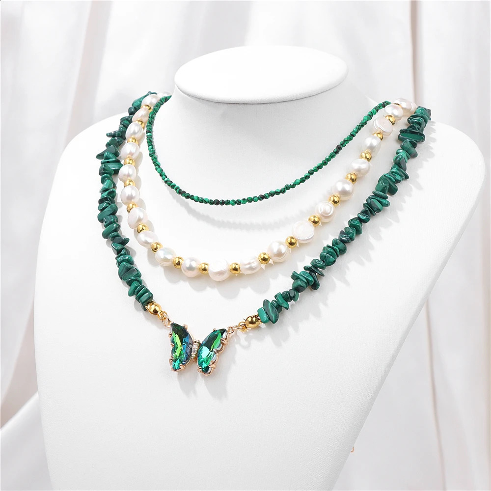Wholesale irregular stone chip bead necklace natural stone small bead necklace fashionable butterfly pendant necklace jewelry set 241018