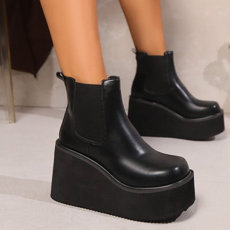 2024 Autumn/Winter New Sponge Cake Thick Bottom Slope Heel Large Fashion Short Boots for Women Round Head Fashion Martin Boots