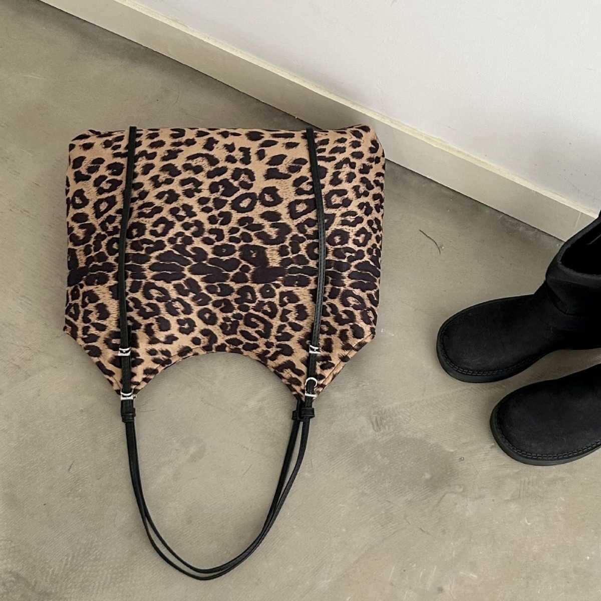leopard print horse armpit bag, high-end and versatile shoulder bag for spicy girls 241015