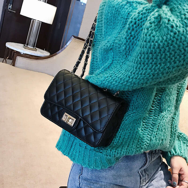 2024 New Trendy Korean Edition Lingge Chain Fragrant Wind One Shoulder Diagonal Straddle Women's Versatile Small Square Bag